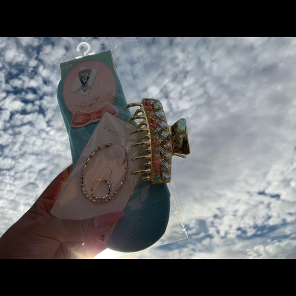 A pair of office Sox, bracelet and ring with a hair clip makes a perfectgift! $9 - Picture 2 of 2